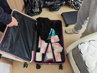 杭州出租房惊现“百万现金”，男子吓坏报警，结局让人意想不到