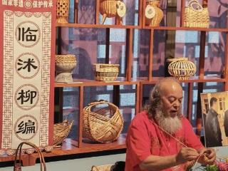 非遗“老”故事 | 匠心守艺六十年：“柳编爷爷”杨进邦的故事