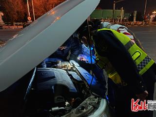 车辆“趴窝”，河北高速青县收费站工作人员为司乘排忧解难