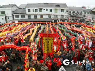 【新春走基层】遵义播州：龙腾狮跃贺新春 非遗民俗迎元宵