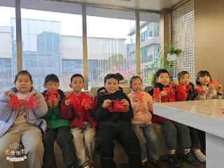 童心共赴暖冬 巧手齐迎新春