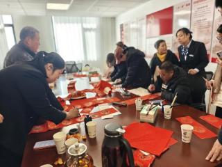 邮储银行临沂市蒙阴县支行营业部开展“写福字、迎新春”客户答谢活动