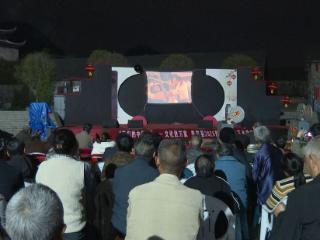 普定县马官镇：红色经典电影点亮乡村夜