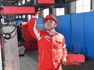 开局蓄力·代表委员履职记｜全国人大代表白景阳：焊枪铸匠心 履职践初心