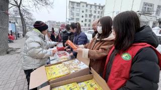 济宁市任城区阜桥街道牌坊街社区：“益暖坊邻”公益集市温情开市 凝聚爱心传递社区温暖