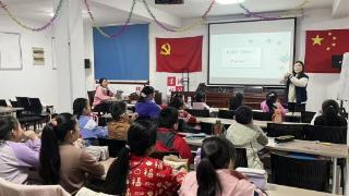 济宁市任城区阜桥街道枣店阁社区：趣味英语进社区 赋能青春助成长