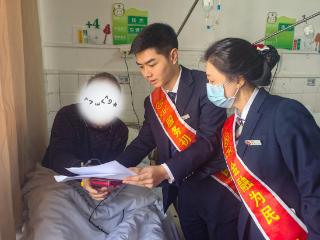 工行服务暖至病榻 为卧病老人上门补办社保卡解燃眉之急