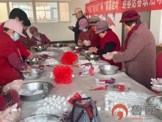 胶州市胶东街道爱国庄村开展“元”气满满 喜“宵”颜开元宵制作活动