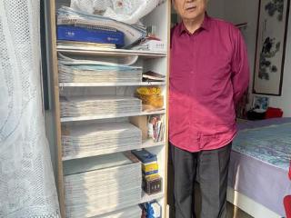 “票”亮登场：75岁老赵为6144张门票手作60本门票册