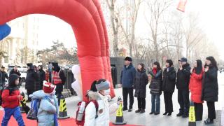 燃冰雪激情 做时代少年——解放大路小学校“喜迎大冬会 传承雷锋精神”暨2025-2026学年度第二学期主题开学典礼圆满举行