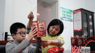 唐山市开平区：巧手翻飞制花灯 传统制作庆元宵