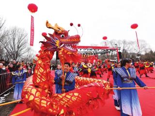 锣鼓催春意 花灯映阳曲 浓郁年味与节日氛围扑面而来