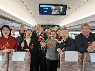 赴春天之约 驻豫全国人大代表今日启程赴京