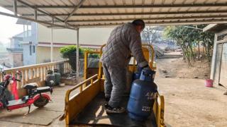 四村烟火的“守护者”——记塘田市零售客户曾令球