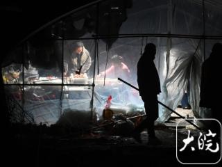 2026新春走基层｜“驻村第一书记”手持木棍夜巡 自称“好像孙悟空”