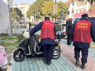 彩莲社区：学法守法护权益，志愿奉献暖人心