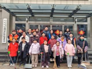 济宁市任城区金城街道洸河社区开展“家门口的志愿者”亲子捡跑志愿服务活动