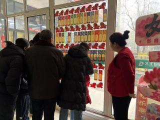 济宁市任城区李营街道汇翠园社区举办“花灯映邻里 蔬香满家园”活动