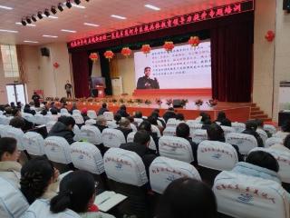 赋能新学期 启航新征程——济南市莱芜区方下中学全体教师聆听专家报告共话教育未来