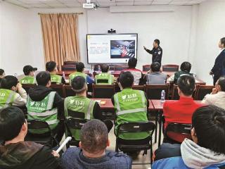 @厦门骑手们：文明骑行 平安送达