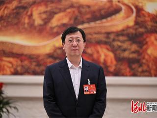 两会声音｜侯贵松委员：凝聚合力 提升青少年人工智能素养