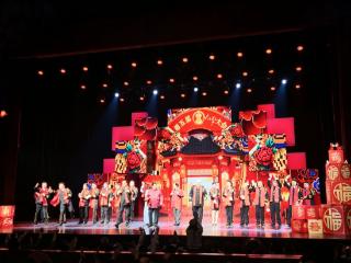 第五届“铁路相声大会”暨元宵文化市集在二七剧场精彩举办