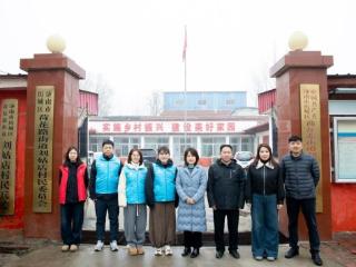 争做文明有礼中建人丨中建八局一公司开展“蓝马甲荷你在一起”志愿服务活动