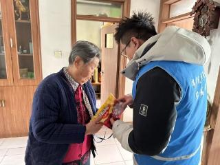 济宁市任城区仙营街道秦庄社区弘义家园网格室开展“浓情元宵·暖心相伴”走访慰问活动