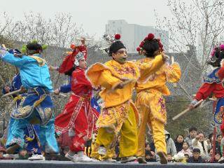 济宁市梁山县2026“骐骥踏春潮·社火闹元宵”巡演暨“新春文旅促消费季”举行