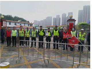 深巴二公司龙园党支部开展开学护航行动 保障学生安全出行