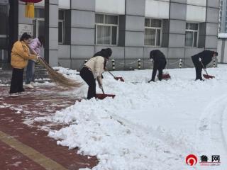 【服务365天天我都在】以雪为令 闻雪而动——德州天衢新区新区服务管理办公室扎实开展扫雪除冰行动