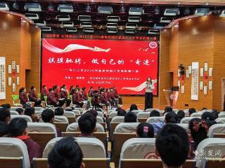 荆楚开学联播丨校长送出五匹“神马”！开学思政第一课点燃少年志