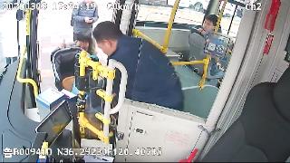 暖心一扶显担当 城阳巴士驾驶员孙朝金再续文明善举