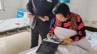 农行泰安肥城边院支行：暖心服务进病房 解客户燃眉之急