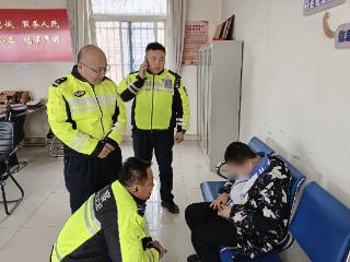 男孩元宵节走失 聊城交警暖心救助