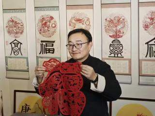 曲阜师范大学计算机学院实践队走进博物馆 沉浸式传承非遗剪纸艺术