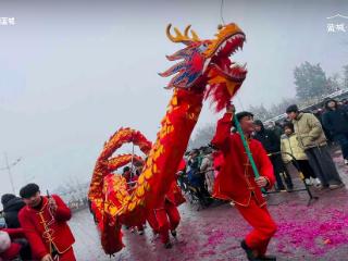 济南雪中英歌舞雄起 中国院子里元宵开闹