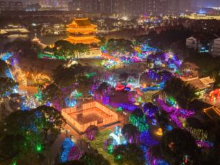 “苏超冠军城”泰州新春“消费单”亮眼