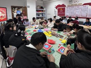 星慧社区：星辉聚邻传古韵，慧心捏福满堂春