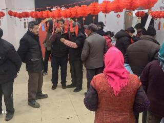 骏马欢腾闹元宵 和谐园东一家亲