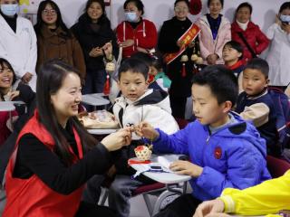 花灯暖童心 五载守初心——工行贵阳中华路支行连续五年“我在山里看海”爱心志愿行