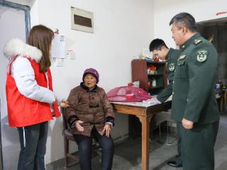 党建引领聚合力，军地携手学雷锋