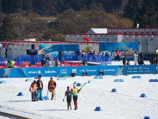 中国冬残奥越野滑雪和冬季两项队在意大利泰塞罗越野滑雪体育场开展赛场首训