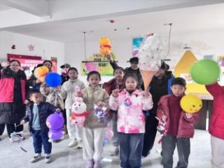 济宁市任城区金城街道牛市社区开展青少年“巧手做灯笼 共庆元宵节”活动