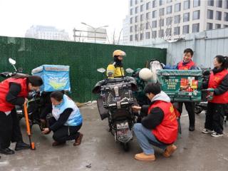 “基”情点亮志愿红 暖“新”守护风语者 ——北京基础设施建设分公司青年续写新时代雷锋故事