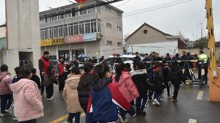 社会主义核心价值观“五个融入”｜郯城县杨集镇：暖心心“护学岗”守护平安路