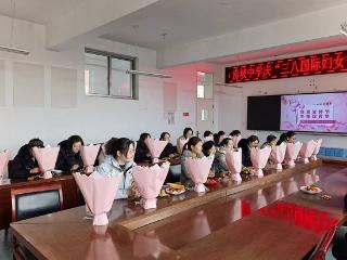 莒南县涝坡中学开展“巾帼绽芳华，温情庆三八”主题活动