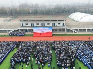 春启新程逐梦远 策马扬鞭向未来——济南市莱芜第一中学举行2026年春季开学典礼