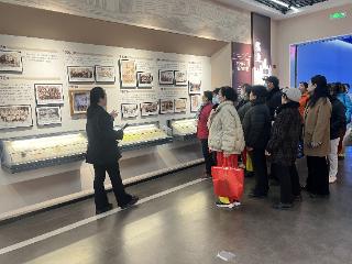 观院史传薪火 献舞姿送健康——上高街道东岳社区走进泰安市中心医院开展庆三八主题活动