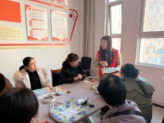 悦享时光，共庆芳华——泗水县泗河街道金泉社区开展“蝶古巴特包”DIY活动